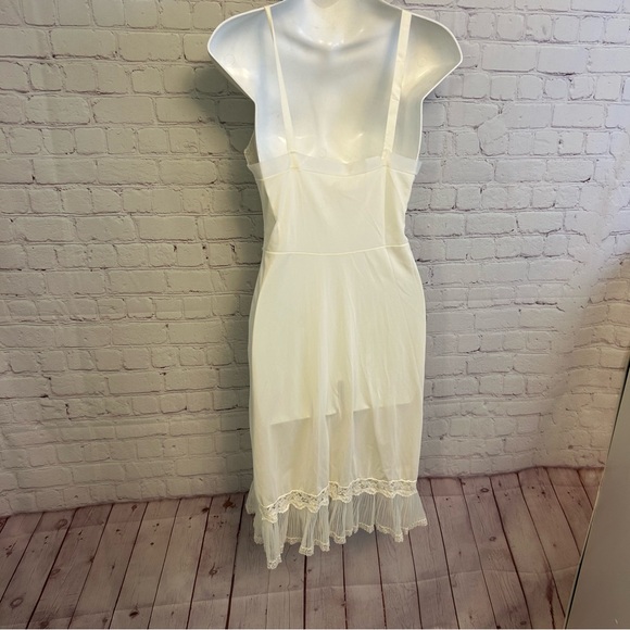 Vintage "Movie Star" white lace pleated midi slip USA made size 34 short nylon - Picture 2 of 15